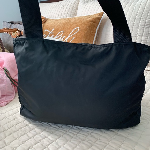 🔥 PRADA Tote 🔥 - Picture 4 of 9